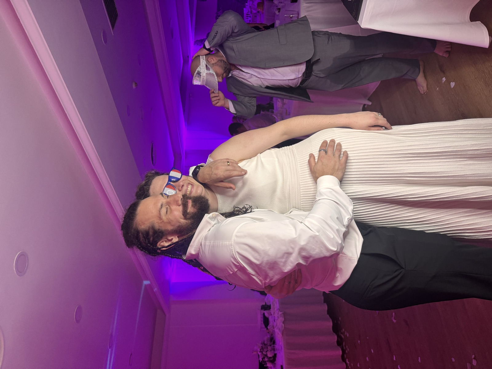 Pareja bailando en la fiesta